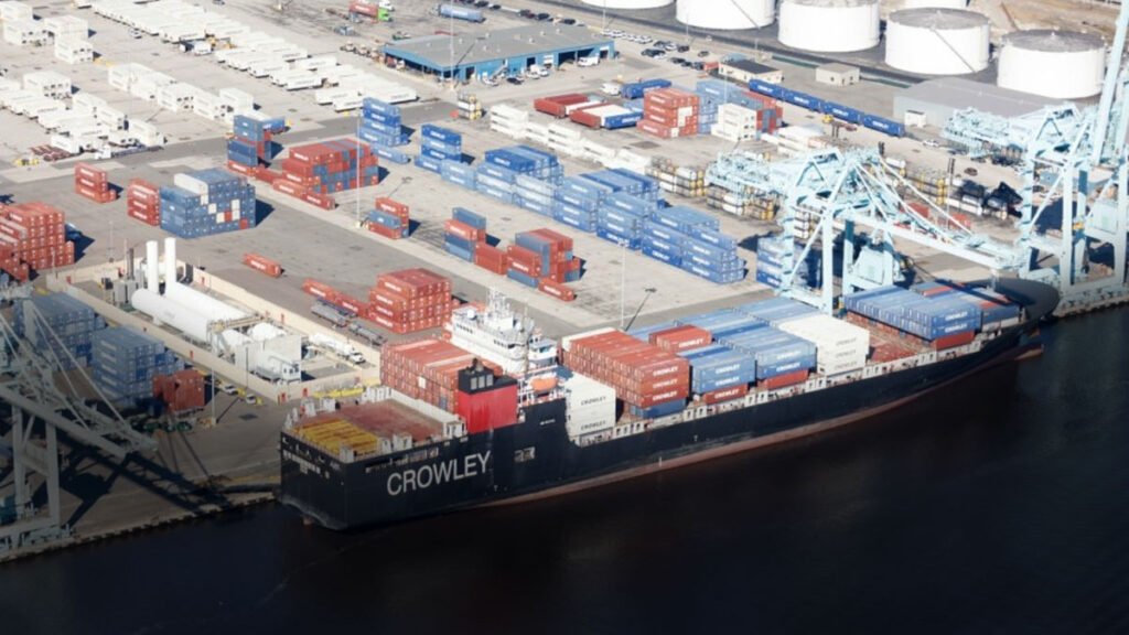 Freight Forwarder vs Shipping Line
