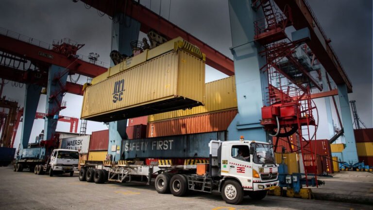 Logistik Maritim Indonesia, Pelabuhan, Shipping, Container, dan Distribusi
